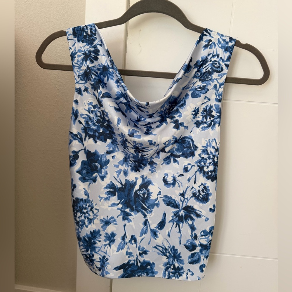 Abercrombie blue floral top